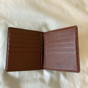 Louis Vuitton men’s multiple wallet.